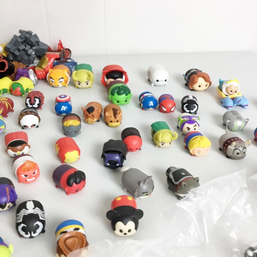 Tsum Tsum Large Lot of Over 220 Pieces New Marvel Disney - Picture 8 of 13